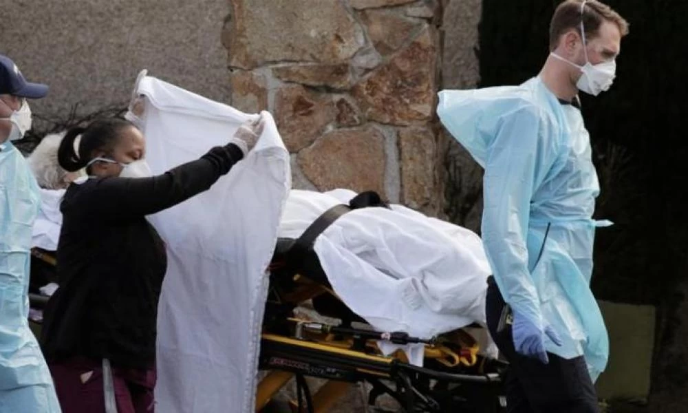 Ο κοροναϊός στις ΗΠΑ «θερίζει»: 1.939 ανθρώποι νεκροί μέσα σε 24 ώρες